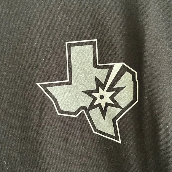 EUC GILDAN SAN ANTONIO SPURS T-Shirt - Picture 5 of 10